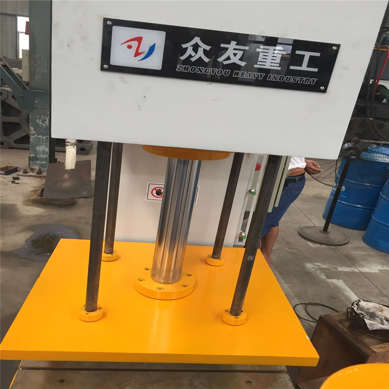 63噸臺(tái)面750×700帶導(dǎo)柱單臂油壓機(jī)